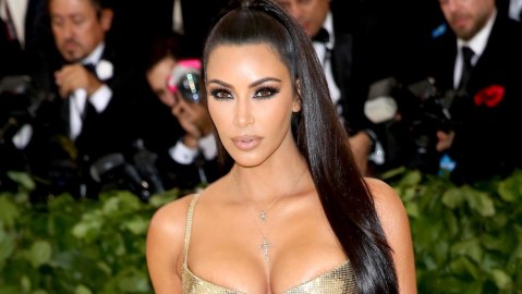 El dramático look que lució Kim Kardashian en la gala del Museo de la Academia.